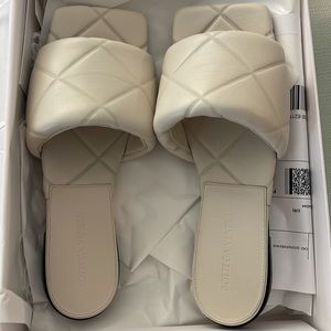 Cream Bottega Veneta sandals